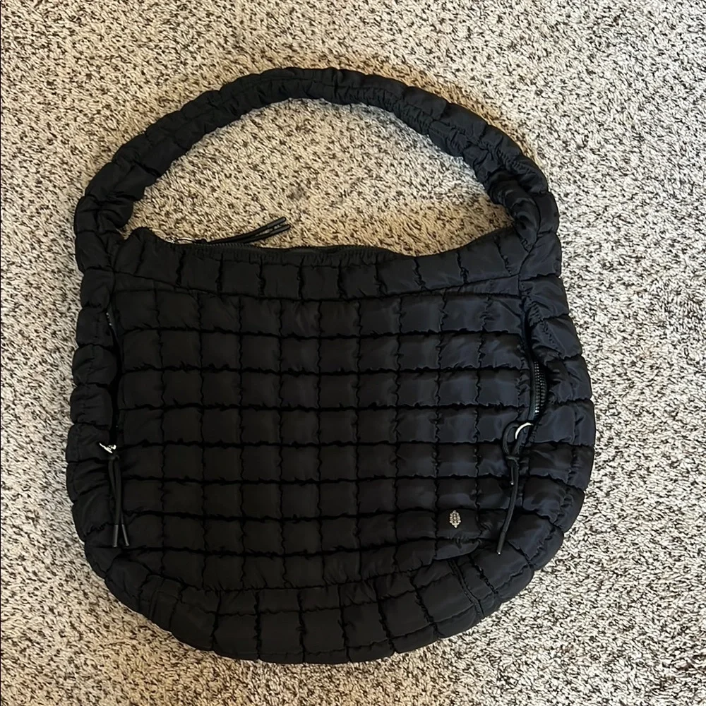 EUC like new FP Movement Quilted Carry All Bag. Color is Black.
17x20 - Picture 2 of 7